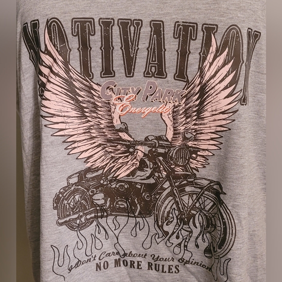 NWOT* PLUS SIZE GRAPHIC TANK - Picture 3 of 3